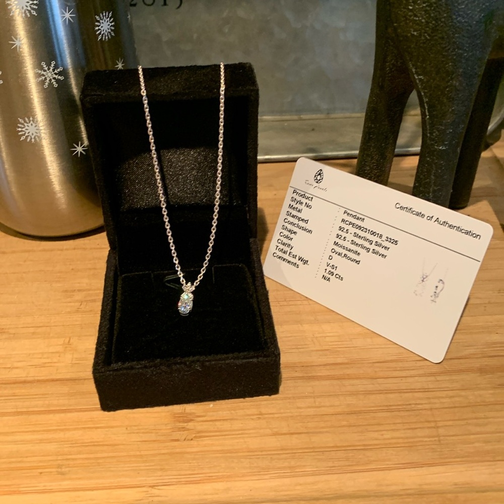 1.09 ctw oval flower Moissanite necklace